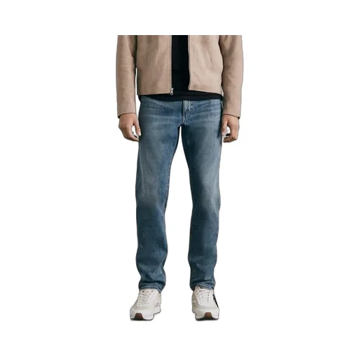 Belt-Loop Jeans