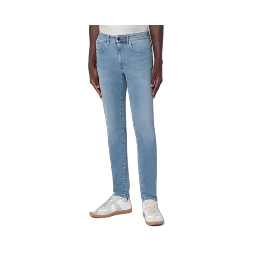 Belt-Loop Jeans