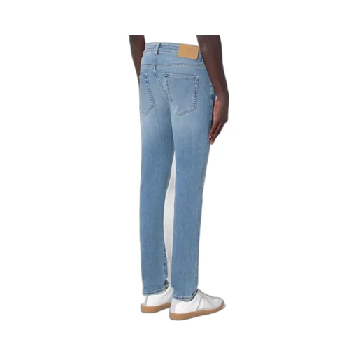 Belt-Loop Jeans
