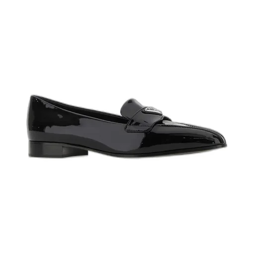 Logo-Plaque Pointed Toe Loafers