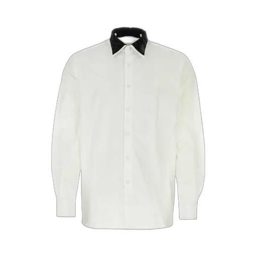 Long-Sleeved Buttoned Shirt
