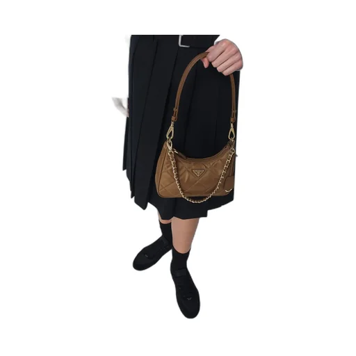 Re-Edition Quilted Zipped Shoulder Bag