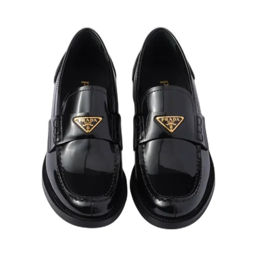 Triangle-Logo Moccasins