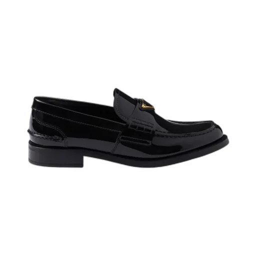 Triangle-Logo Moccasins