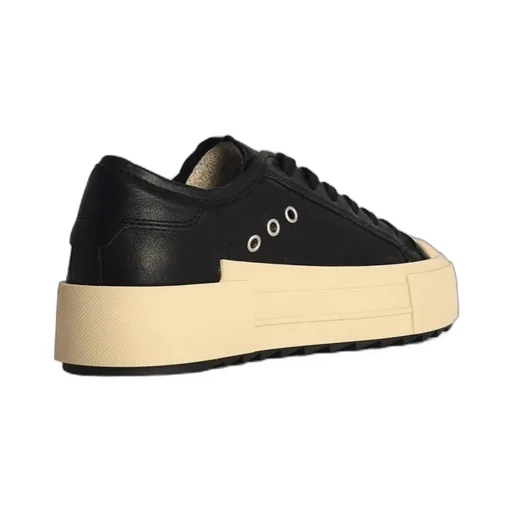 Haute Low-Top Sneakers