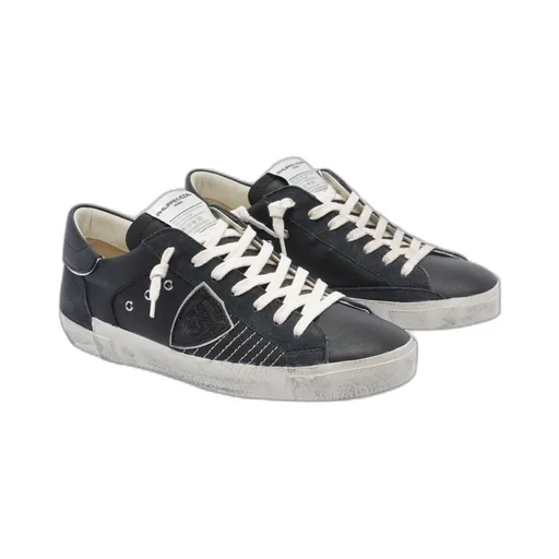 Lace-Up Low-Cut Sneakers