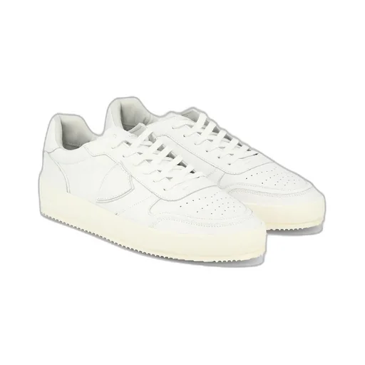 Nice Logo Patch Low-Top Sneakers