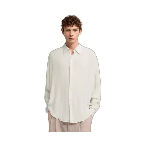 Long-Sleeved Buttoned Shirt