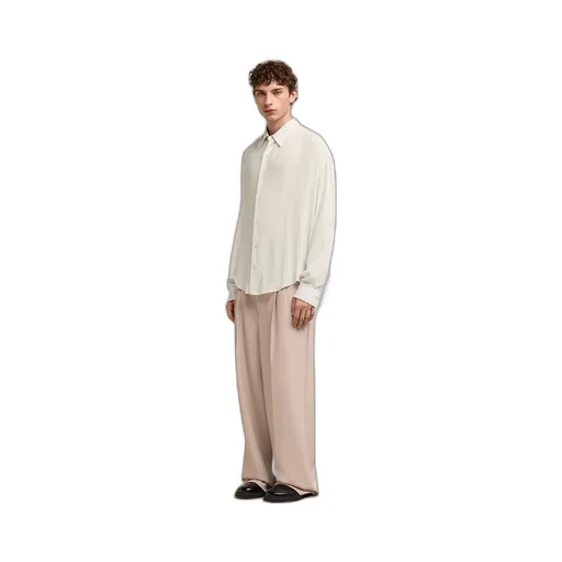 Long-Sleeved Buttoned Shirt