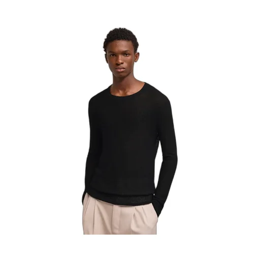 Round-Neck Long-Sleeved Sweater