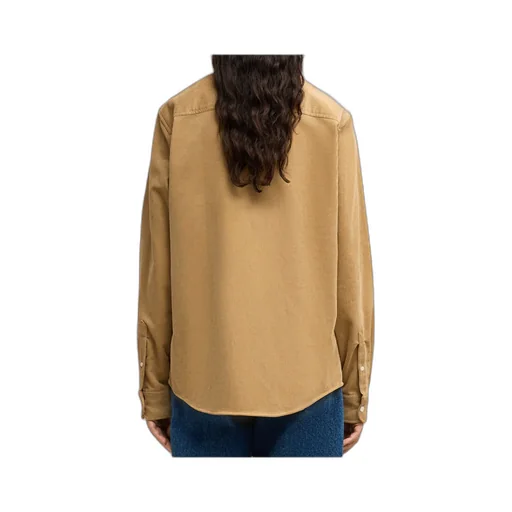 Long-Sleeved Buttoned Shirt