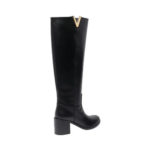 V Logo Round Toe Boots