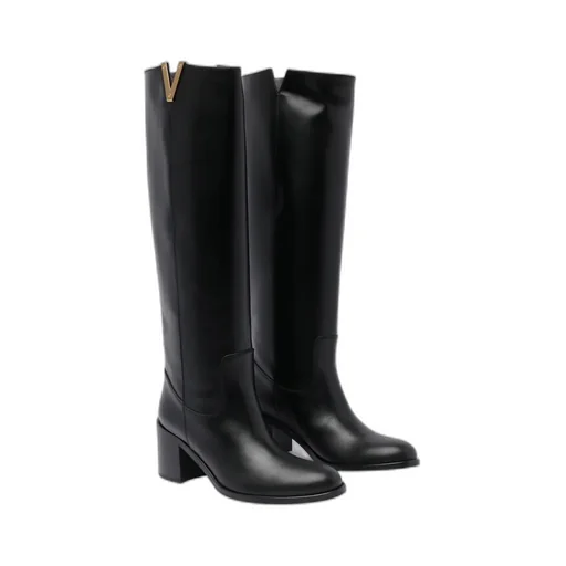 V Logo Round Toe Boots
