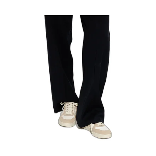 V10 Chromefree Low-Top Sneakers
