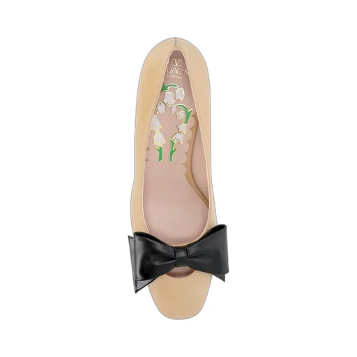 Bowow Logo Plaque Pumps