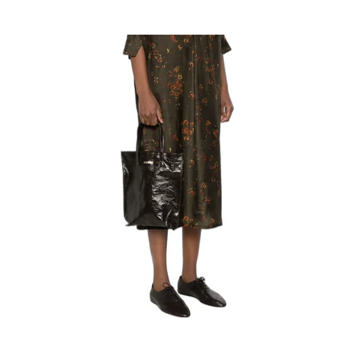 Carry A Handbag With Both Hands