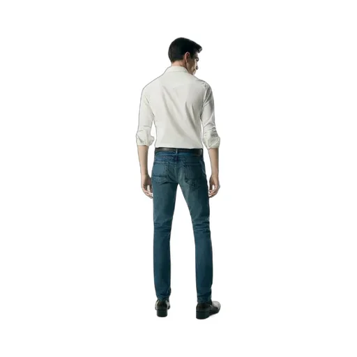 Buttoned Long-Sleeved Shirt