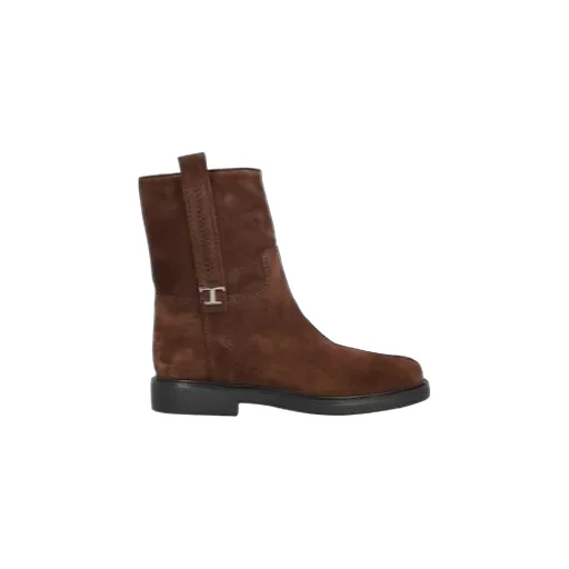 T Plaque Round-Toe Ankle Boots