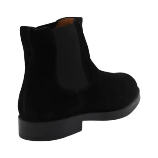 Round Toe Chelsea Boots