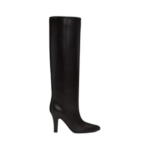 Pointed Boots
