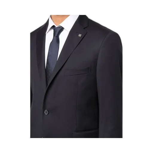 Long-Sleeved Suit