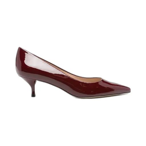 Pointed Pumps