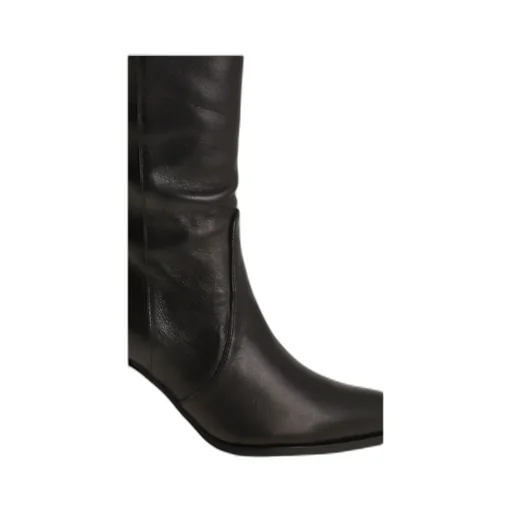 Round-Toed Boots