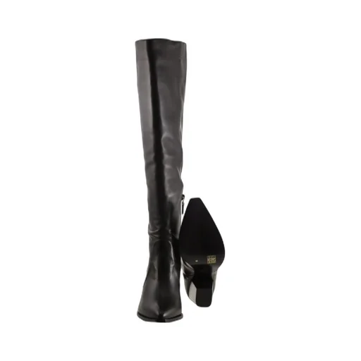 Round-Toed Boots