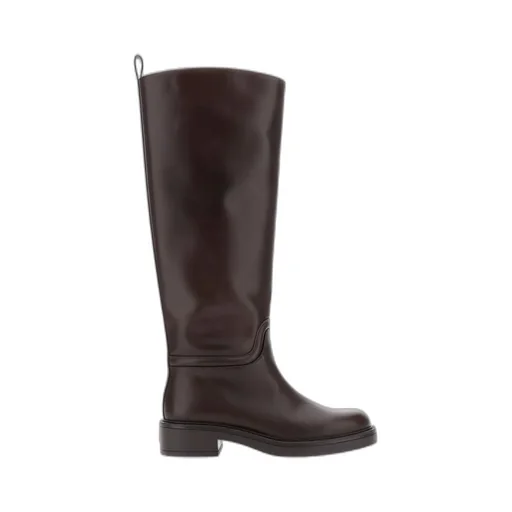 Round-Toed Boots