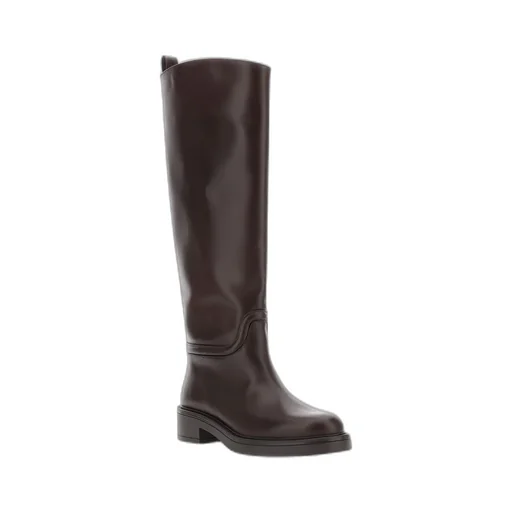 Round-Toed Boots