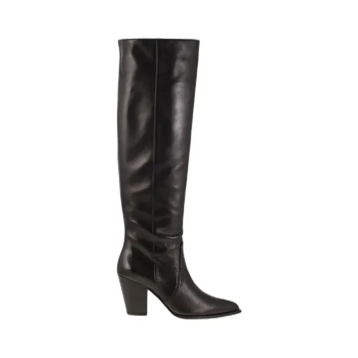 Round-Toed Boots