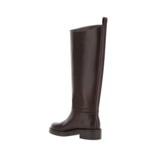 Round-Toed Boots