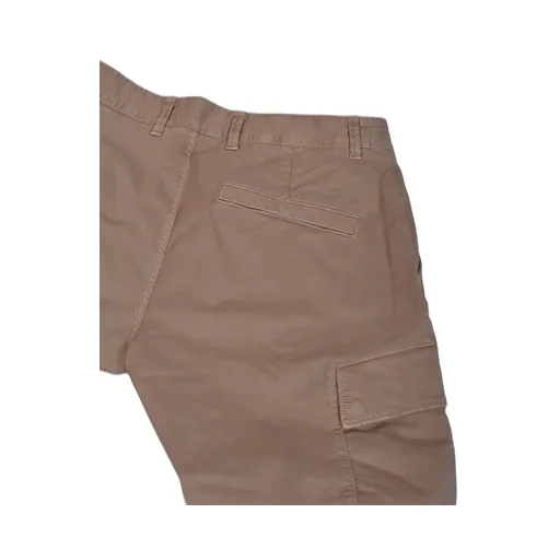 Compass-Badge Cargo Shorts