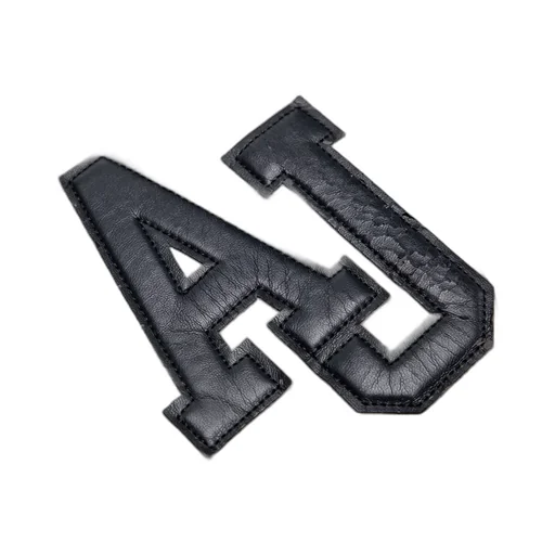 Contrast Logo Pullover