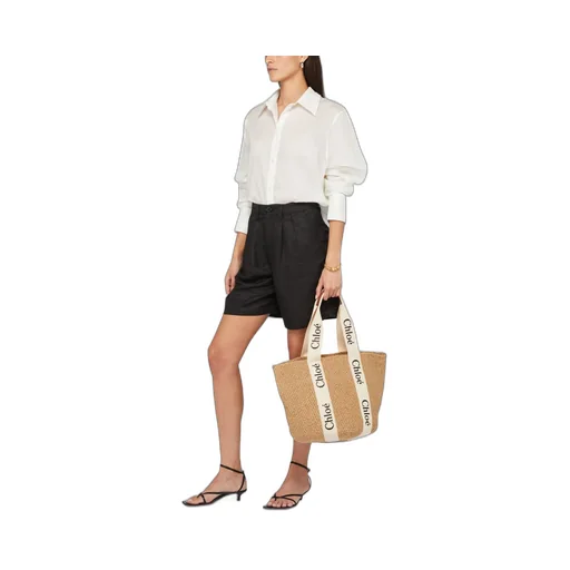 Point-Neck Long-Sleeved Shirt