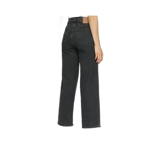 Wide-Leg Jeans