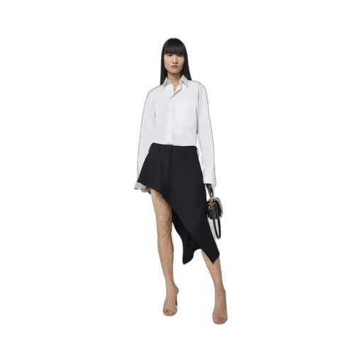Long-Sleeved Buttoned Shirt