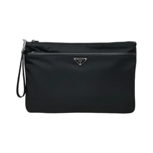 Zipper Clutch