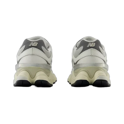 9060 Sneakers