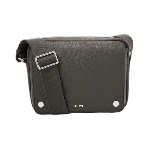 Medium Pebble Messenger Bag In Supple Grained Calfskin