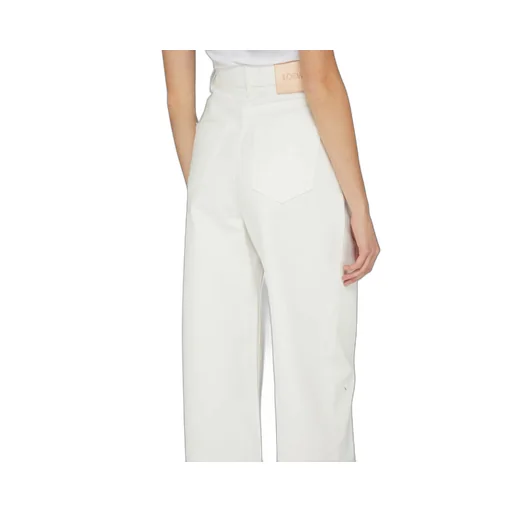High-Waist Jeans