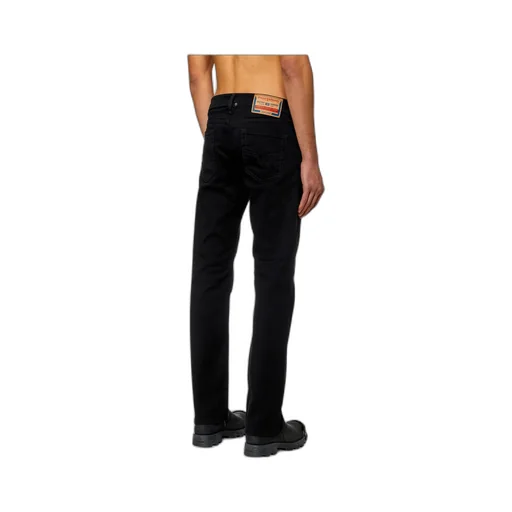 Logo-Patch Straight-Leg Jeans