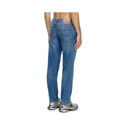 D-Finitive Regular Jeans
