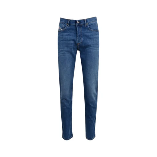 Belt-Loop Jeans