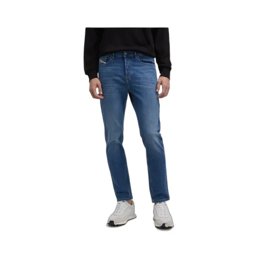 Belt-Loop Jeans