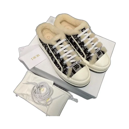 Low-Top Casual Shoes