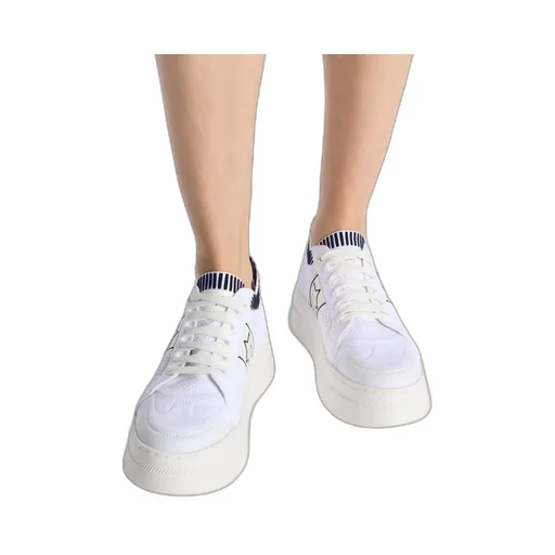 Star Platform Sneaker