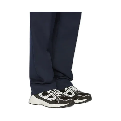 B30 Lace-Up Sneakers