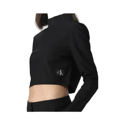 Long-Sleeved Cropped T-Shirt