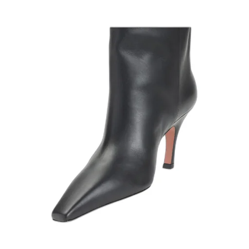Pointed-Toe Boots